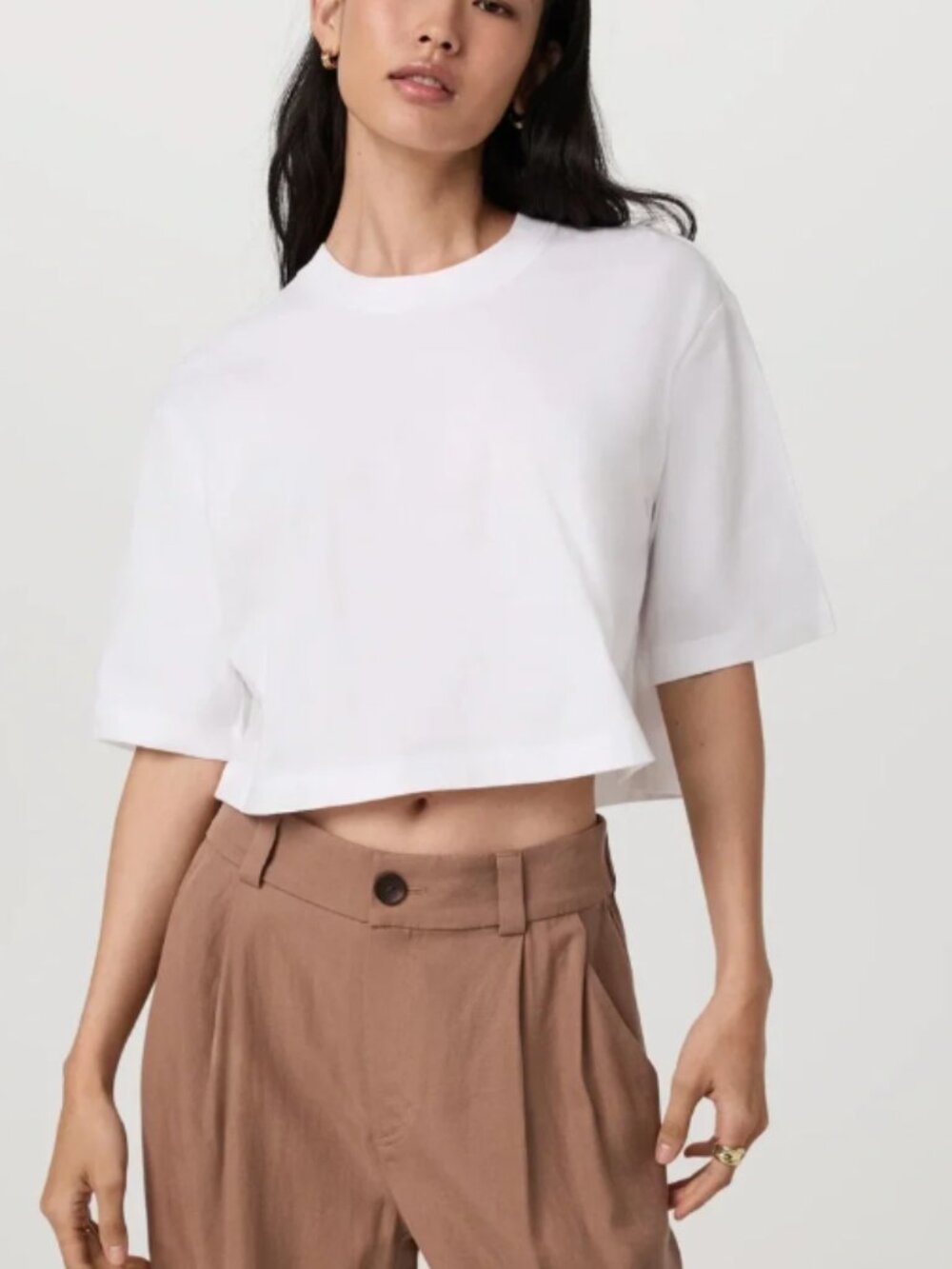 Vuori white cropped size medium t shirt